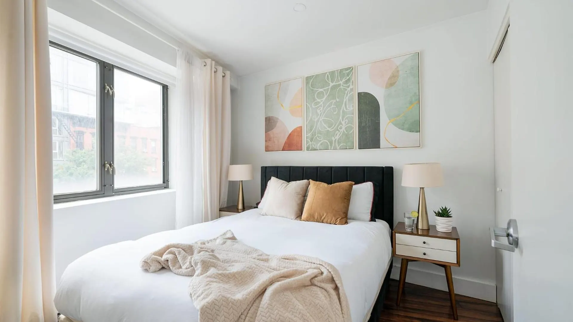 809-3A 1Br Columbus Circle Elevator W D Apartment New York