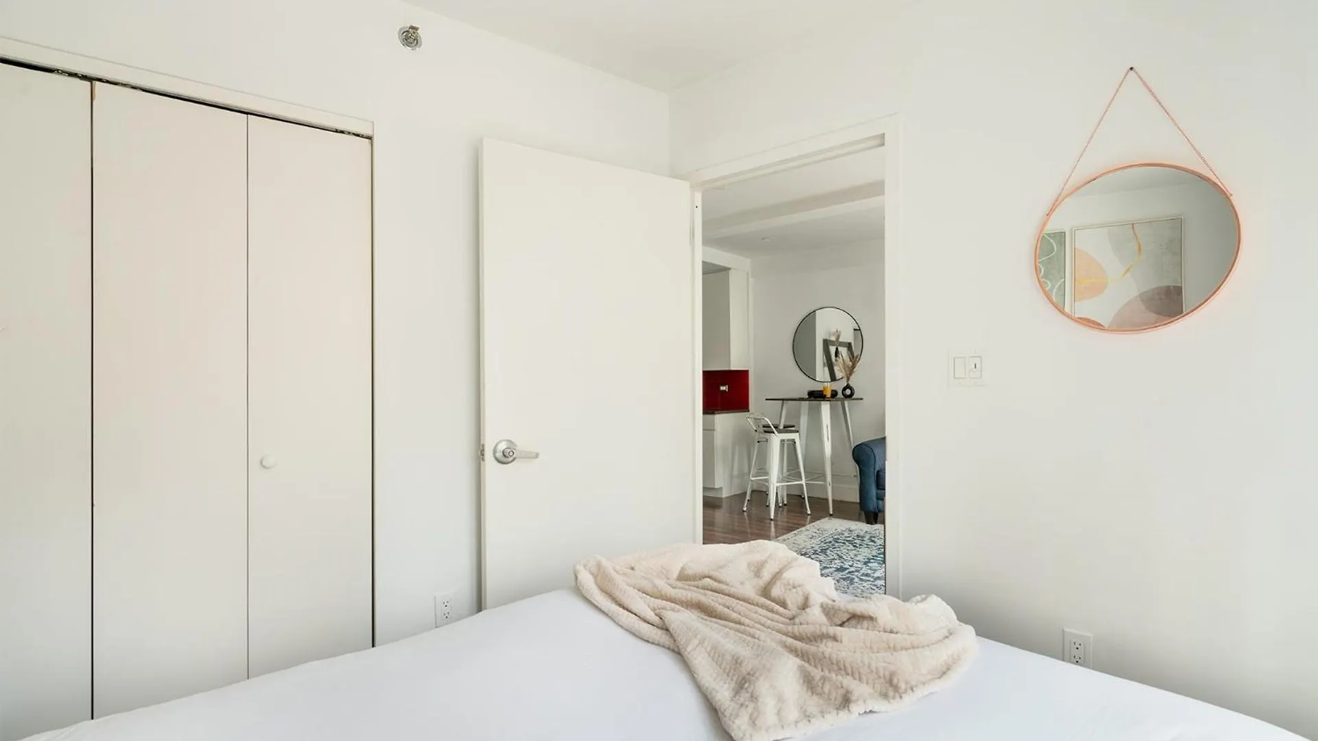 809-3A 1Br Columbus Circle Elevator W D Apartment New York United States